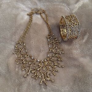 White House black market necklace and bracelet set
